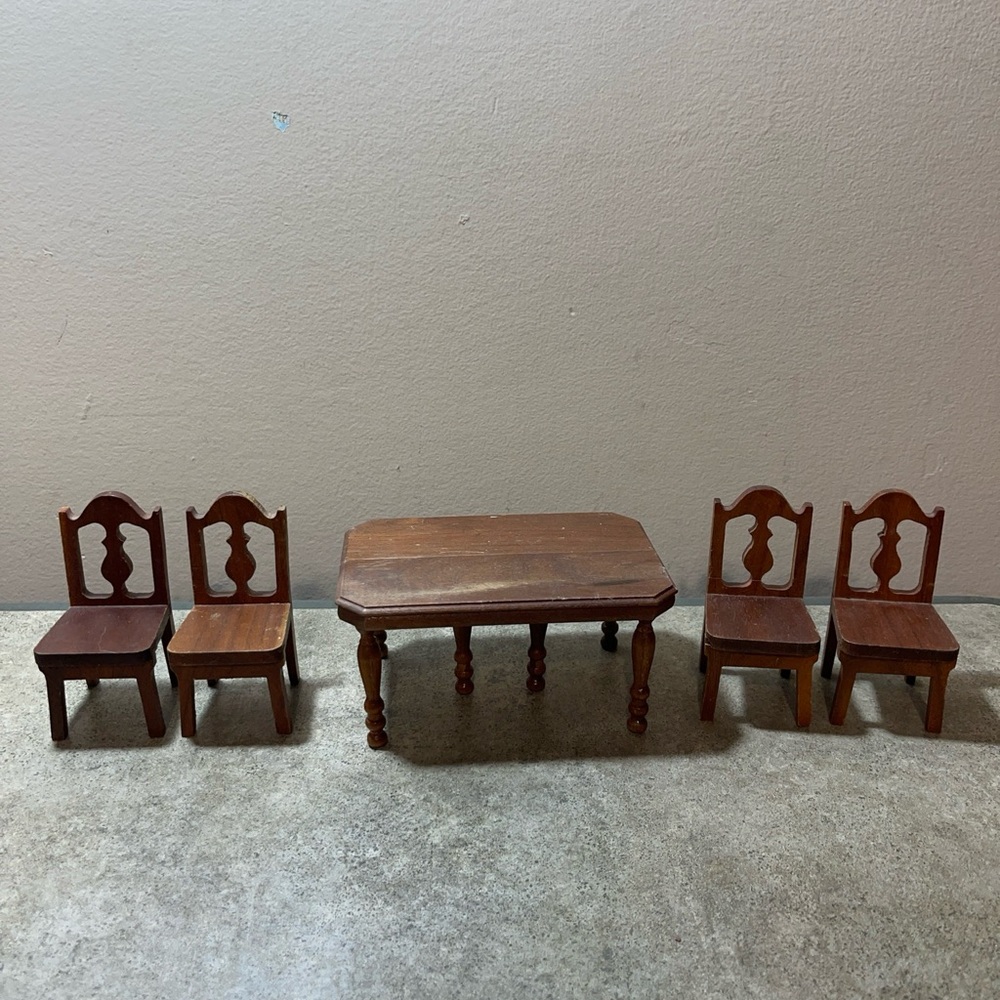 strombecker playthings Dollhouse dining room table and chairs